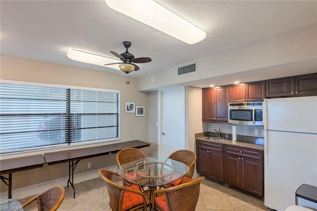 838 Elkcam Cir 202, Marco Island, FL 34145-38