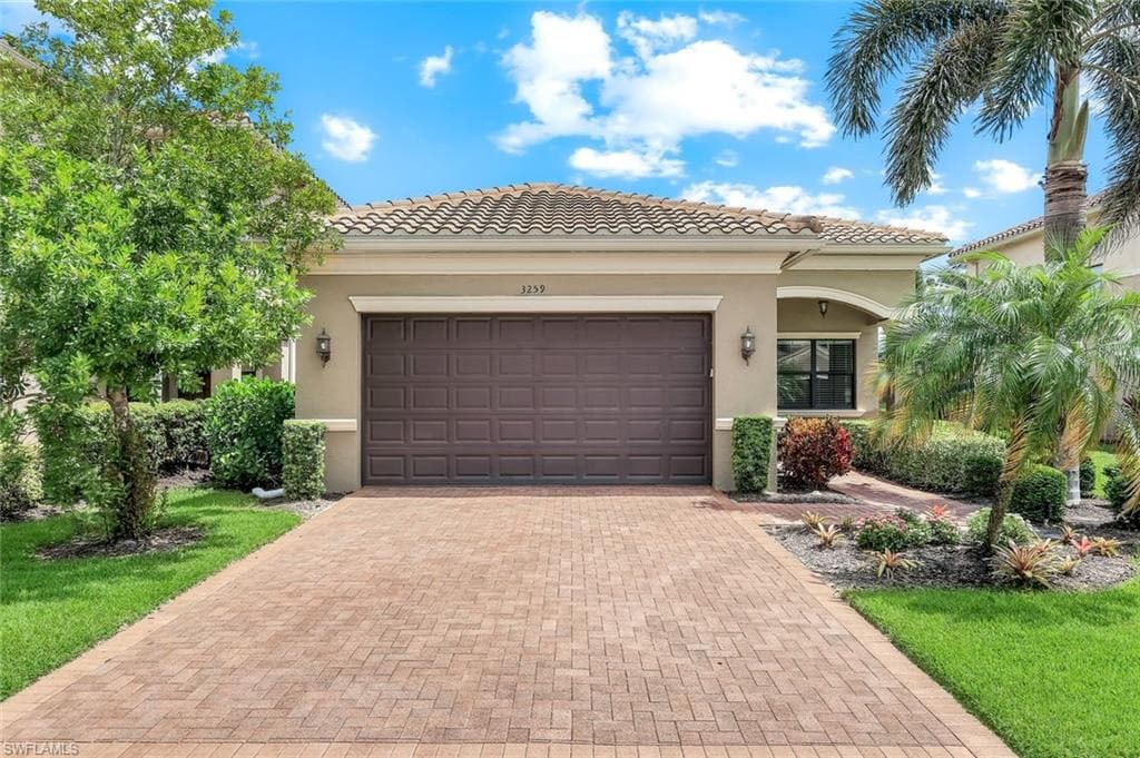 3259 Tahoe Ct, Naples, FL 34119-2