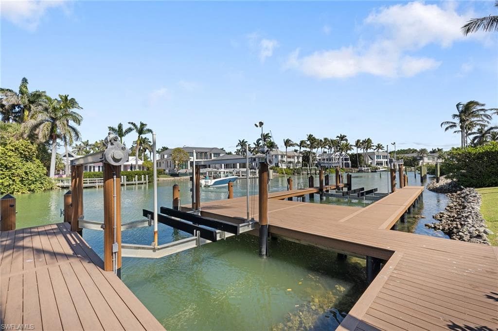 989 Admiralty Parade E, Naples, FL 34102-4