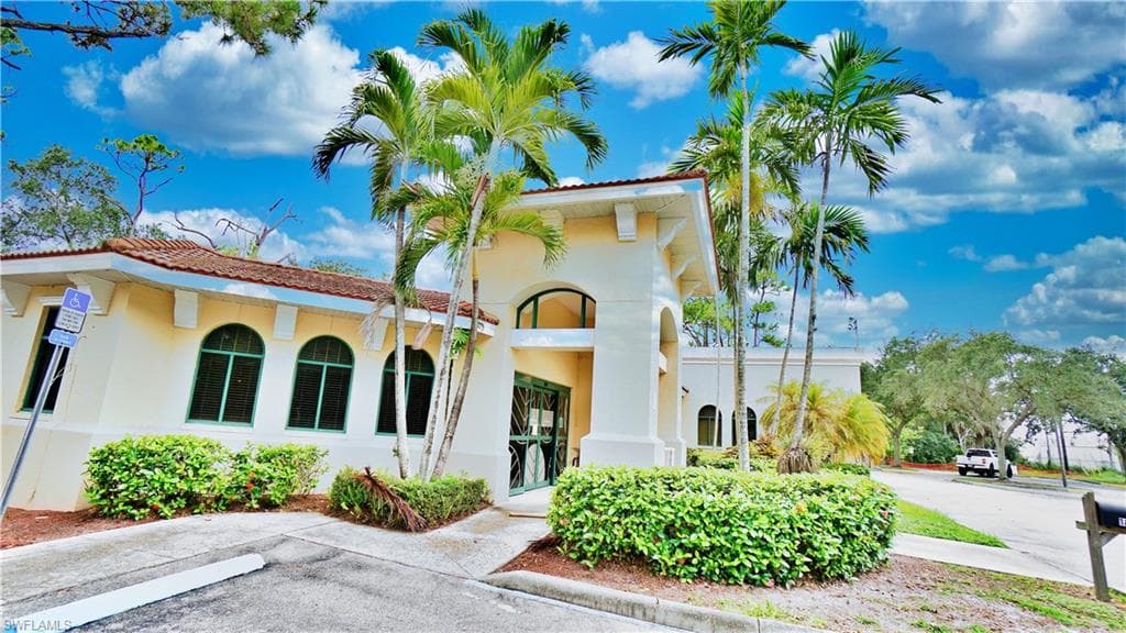 1885 Health Pkwy, Naples, FL 34109-9
