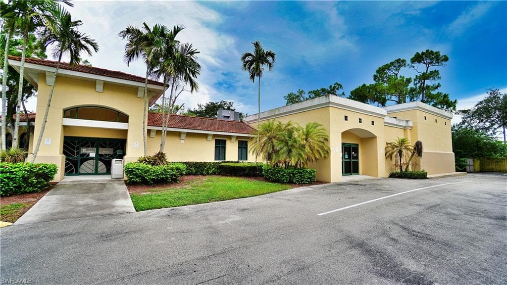 1885 Health Pkwy, Naples, FL 34109-10