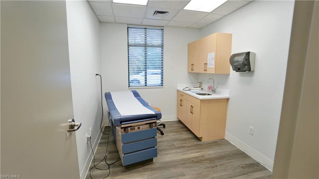 1885 Health Pkwy, Naples, FL 34109-27