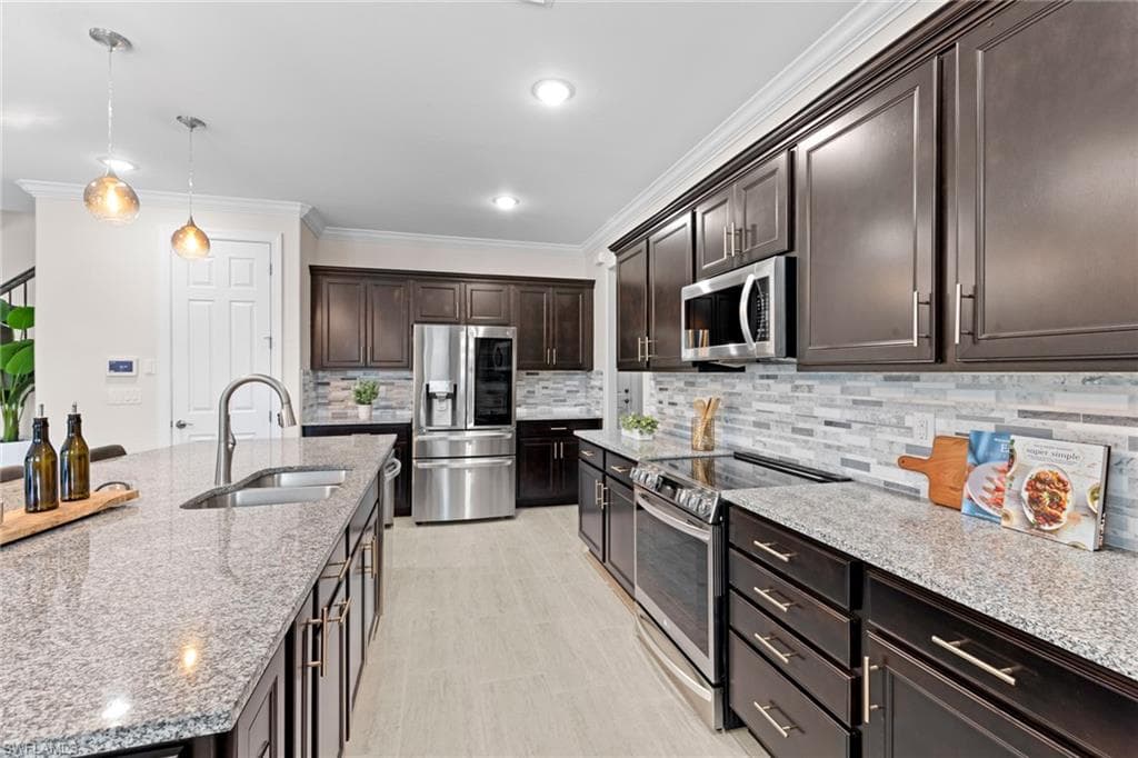 9003 Slade Ter, Fort Myers, FL 33967-16