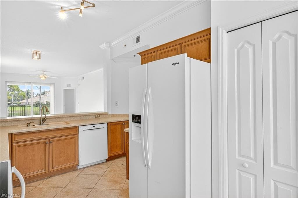 8470 Kingbird Loop 1021, Estero, FL 33967-4