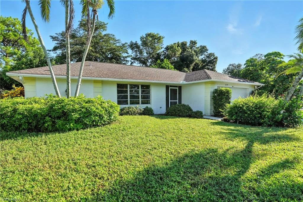 4539 Parrot Ave, Naples, FL 34104-3