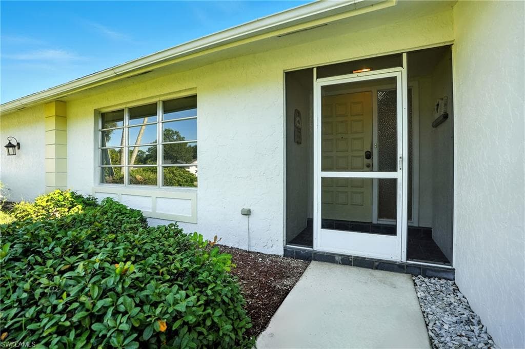 4539 Parrot Ave, Naples, FL 34104-4