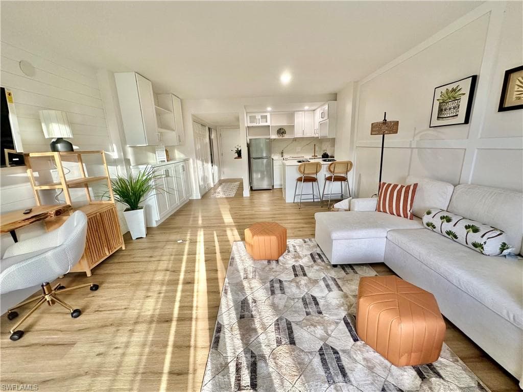 5 Bluebill Ave 105, Naples, FL 34108-3