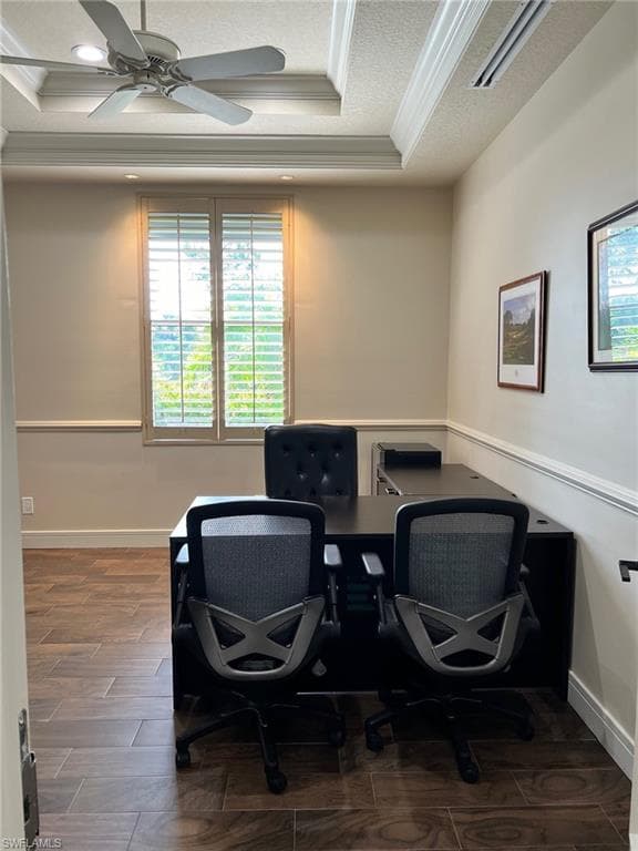 5660 Strand Ct 106, Naples, FL 34110-3