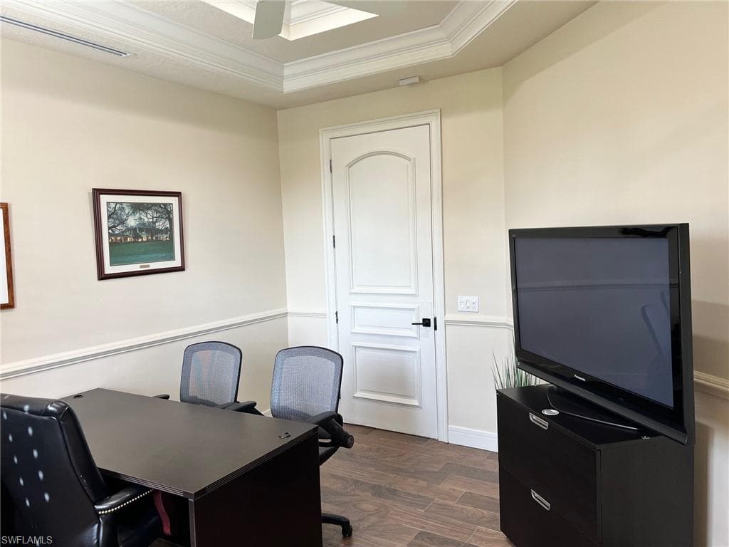 5660 Strand Ct 106, Naples, FL 34110-4