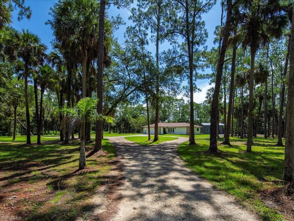580 5th St NW, Naples, FL 34120-9