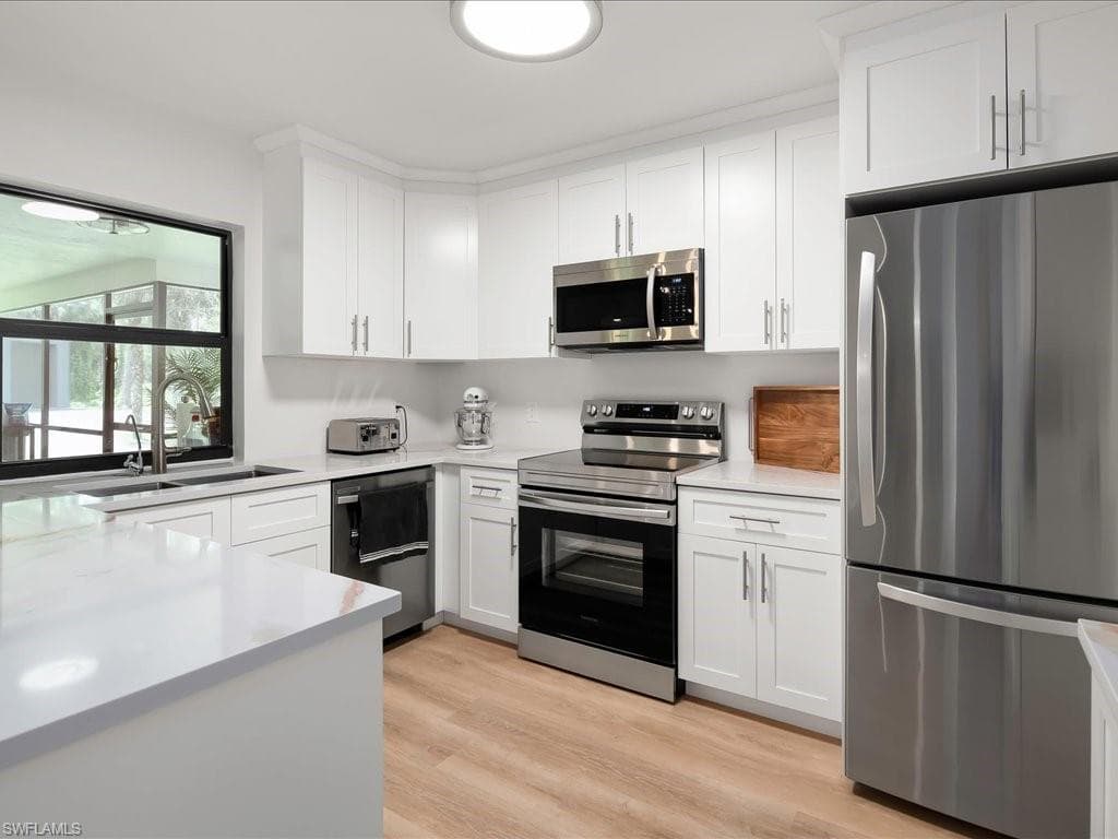 580 5th St NW, Naples, FL 34120-11