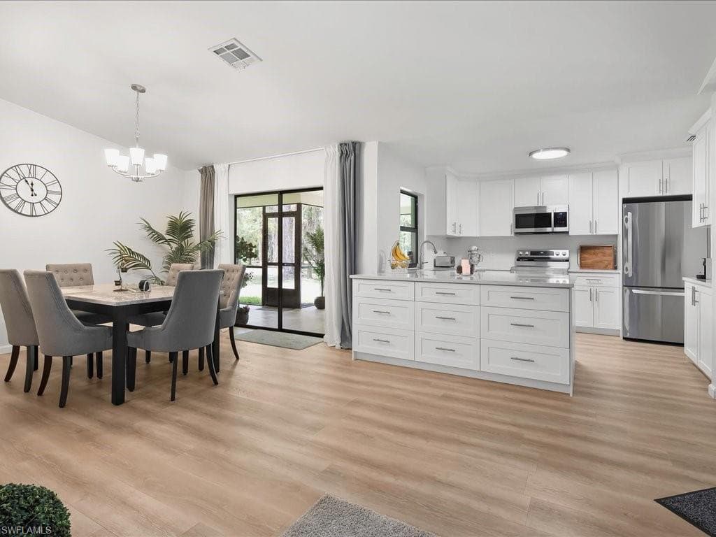 580 5th St NW, Naples, FL 34120-12