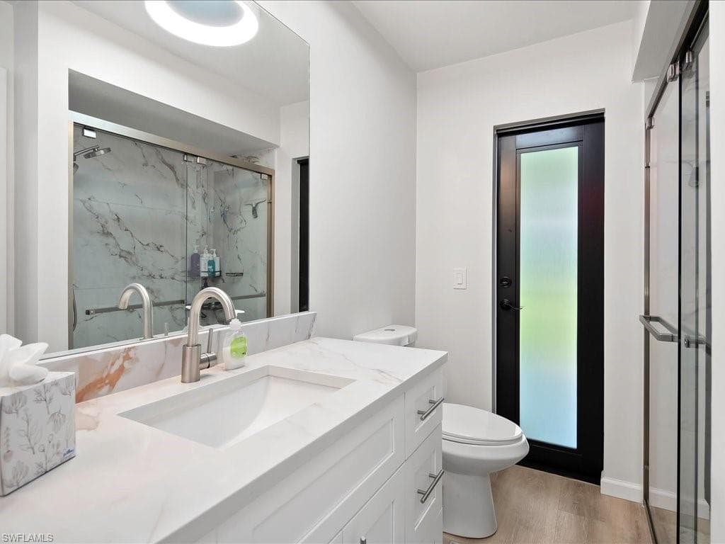 580 5th St NW, Naples, FL 34120-29