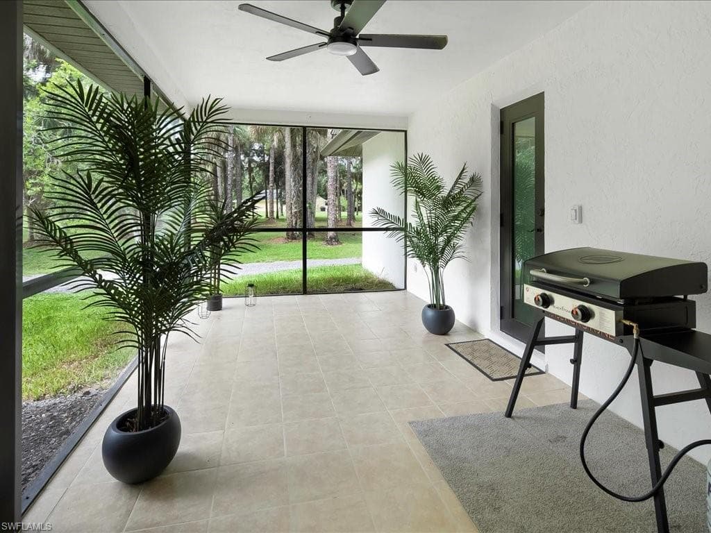 580 5th St NW, Naples, FL 34120-32