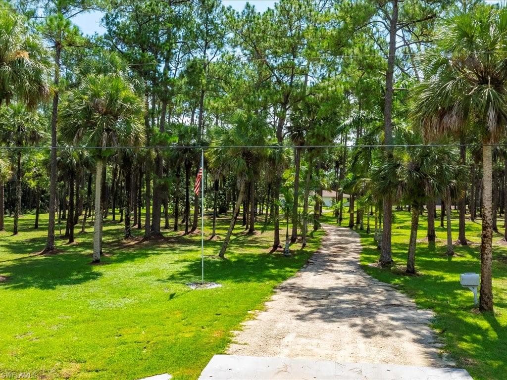 580 5th St NW, Naples, FL 34120-38