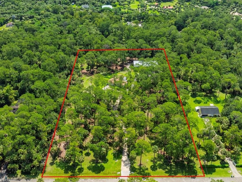 580 5th St NW, Naples, FL 34120-4