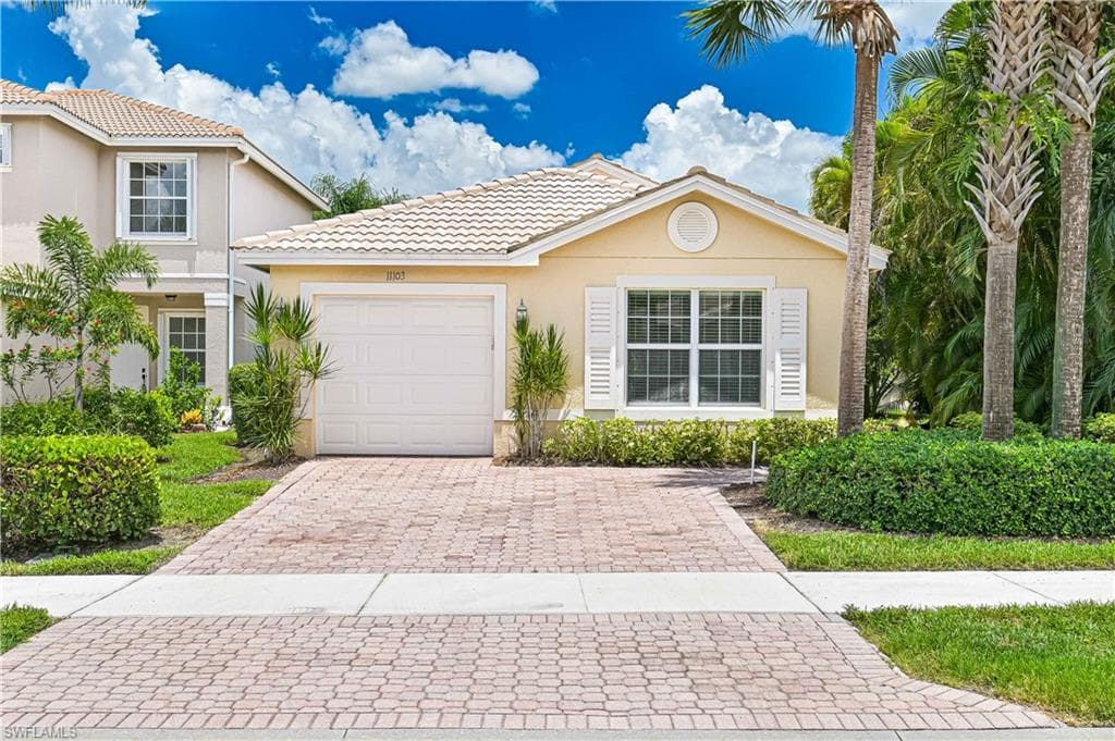 11103 Yellow Poplar Dr, Fort Myers, FL 33913-1
