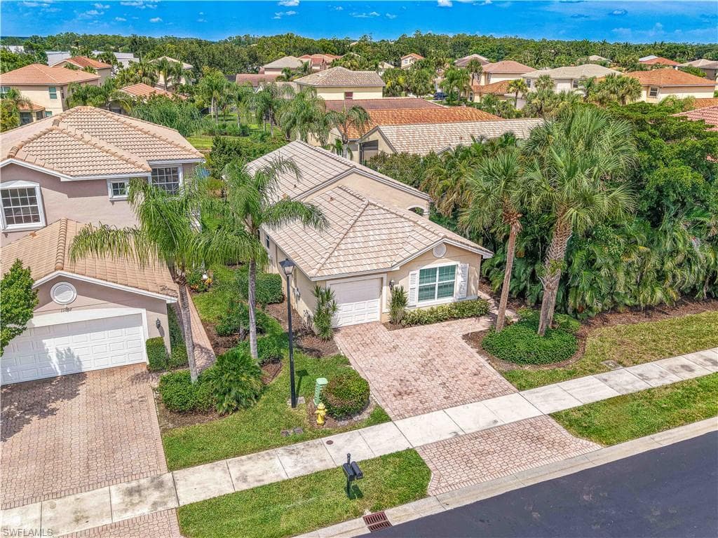 11103 Yellow Poplar Dr, Fort Myers, FL 33913-3