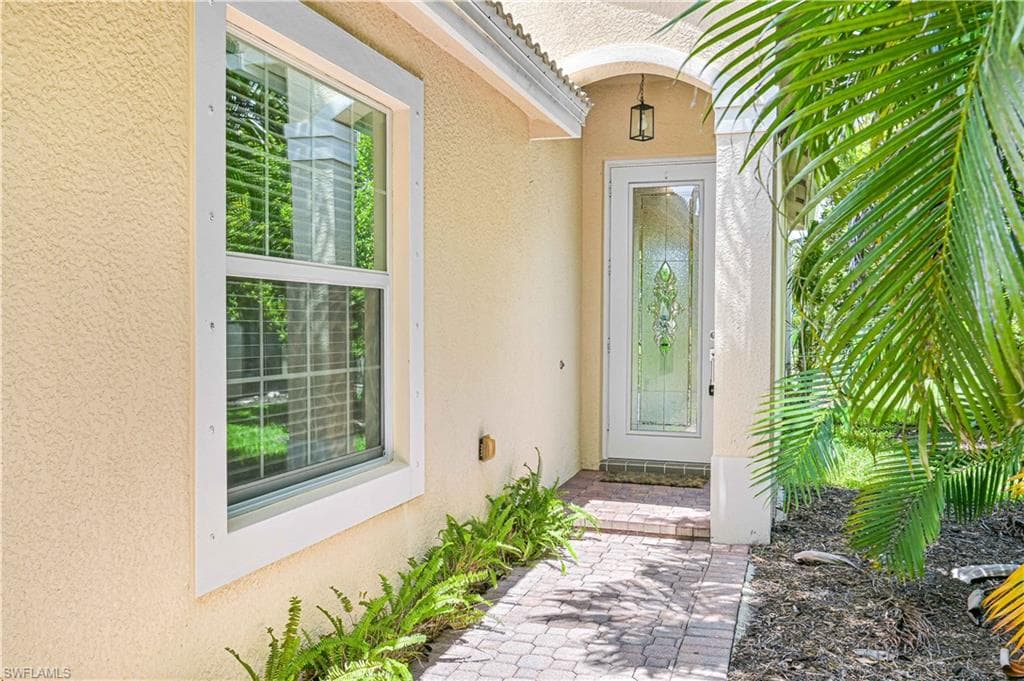 11103 Yellow Poplar Dr, Fort Myers, FL 33913-4