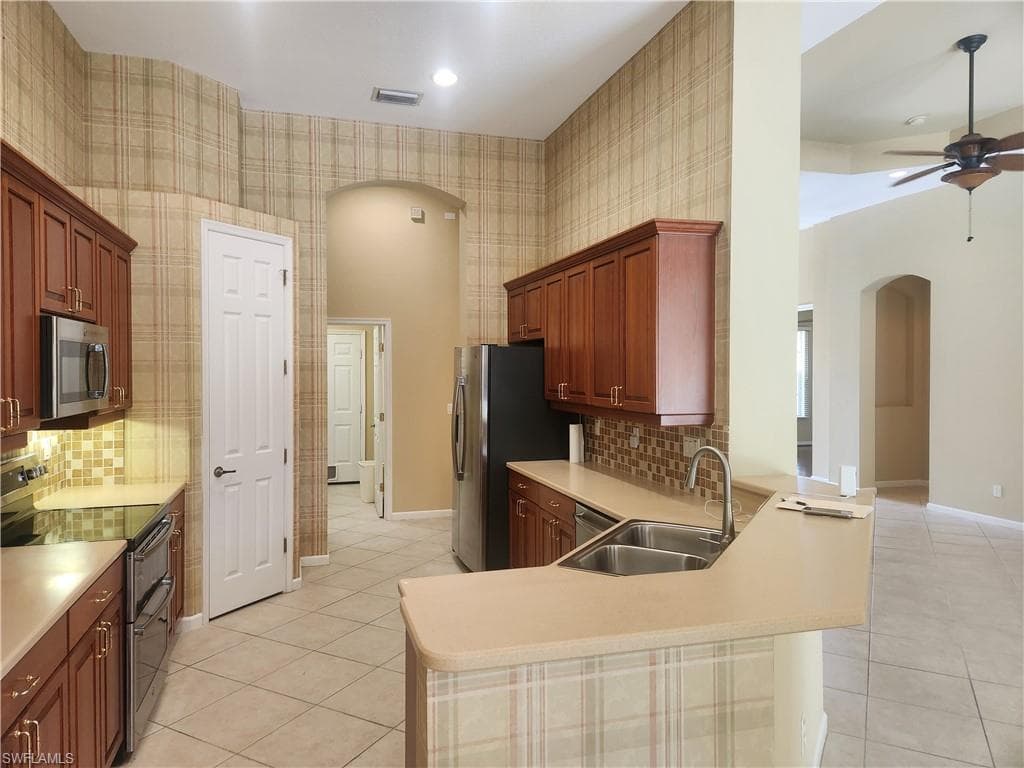7914 Founders Cir, Naples, FL 34104-9