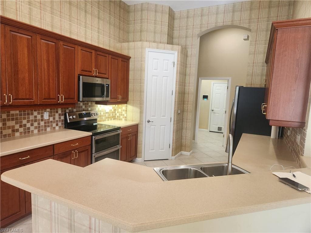 7914 Founders Cir, Naples, FL 34104-11