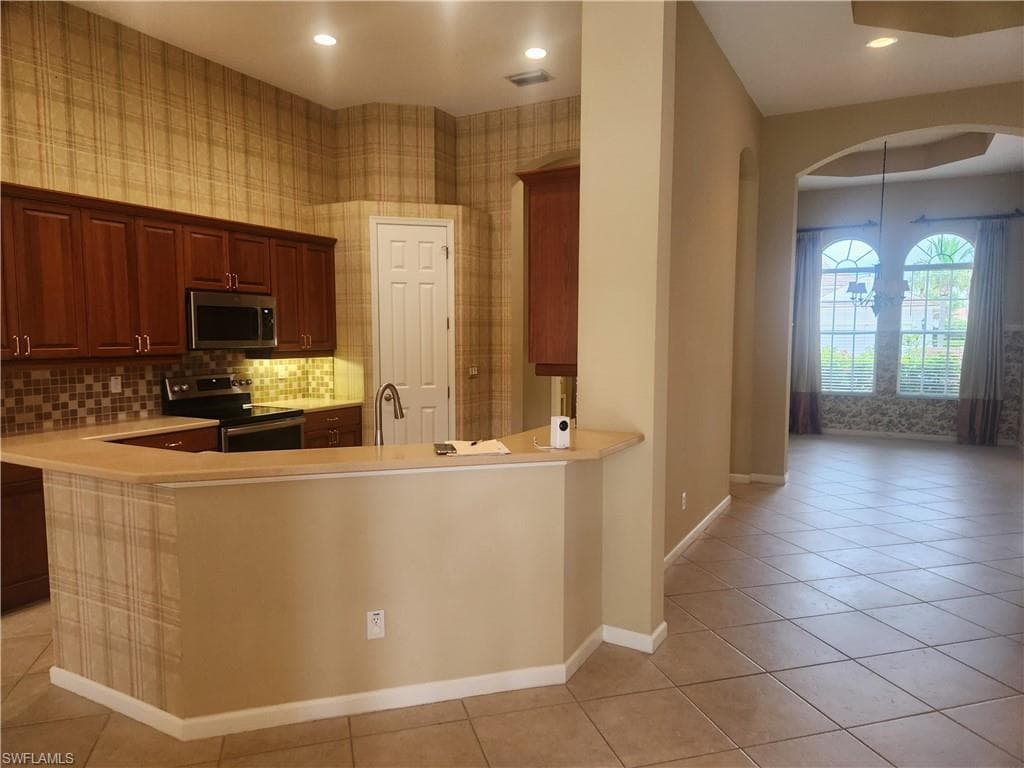 7914 Founders Cir, Naples, FL 34104-12