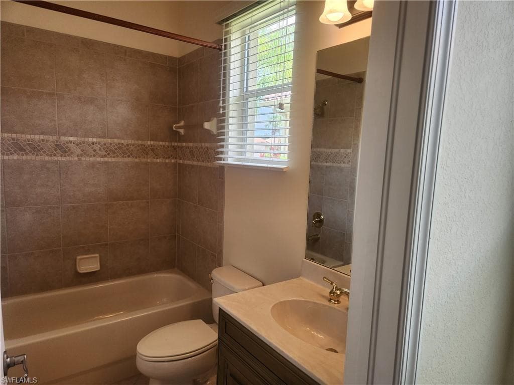 7914 Founders Cir, Naples, FL 34104-14