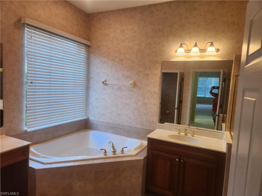 7914 Founders Cir, Naples, FL 34104-20