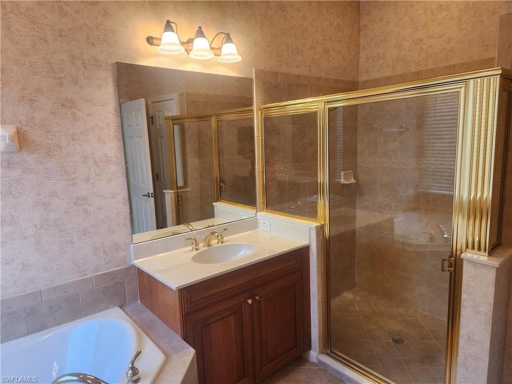 7914 Founders Cir, Naples, FL 34104-21
