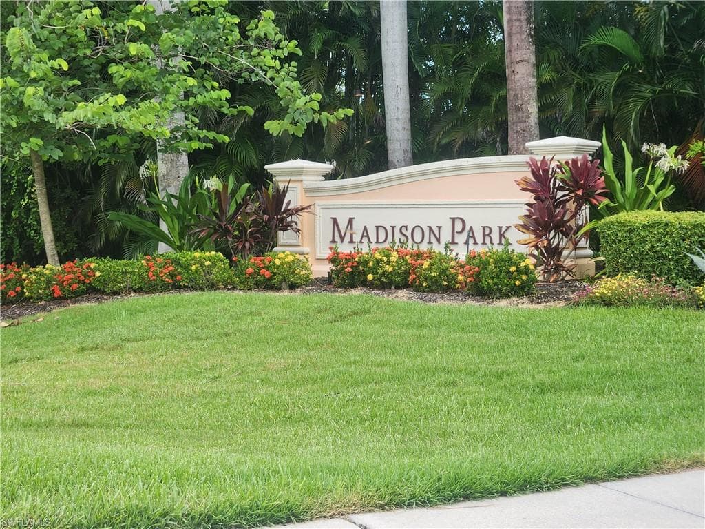7914 Founders Cir, Naples, FL 34104-2