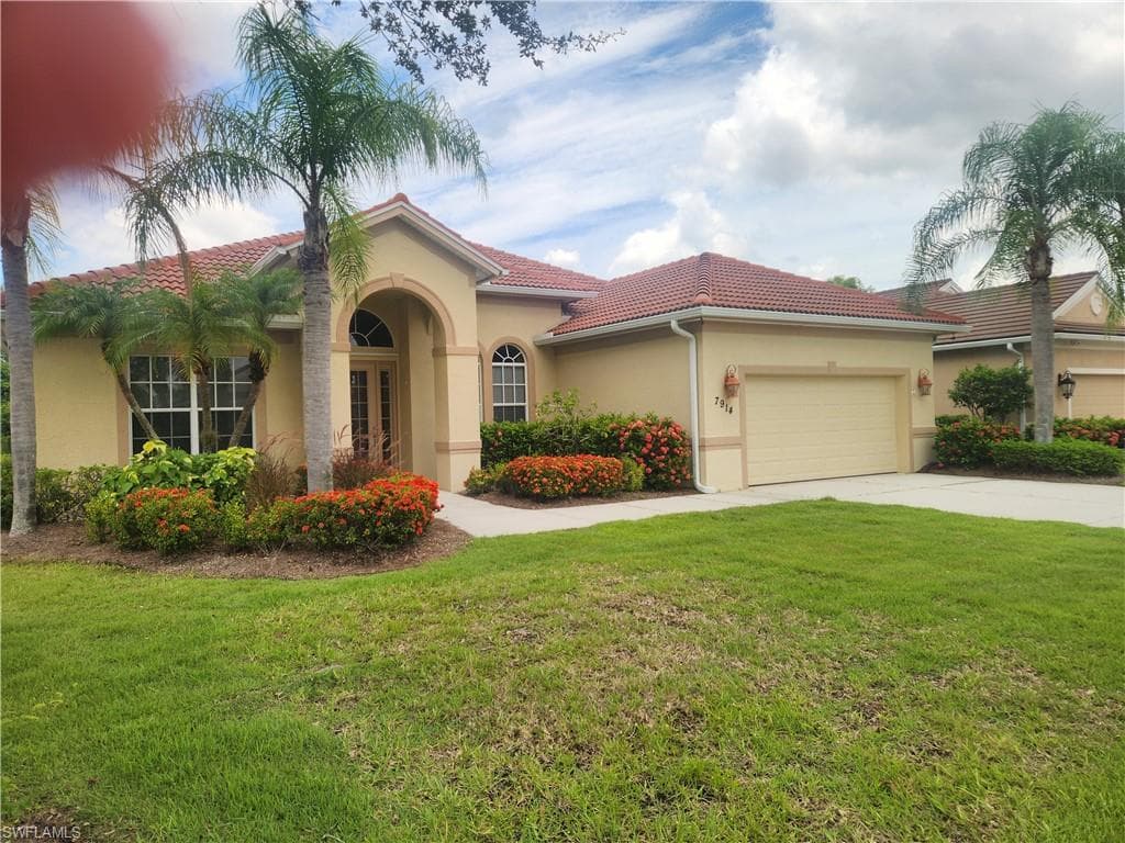 7914 Founders Cir, Naples, FL 34104-3
