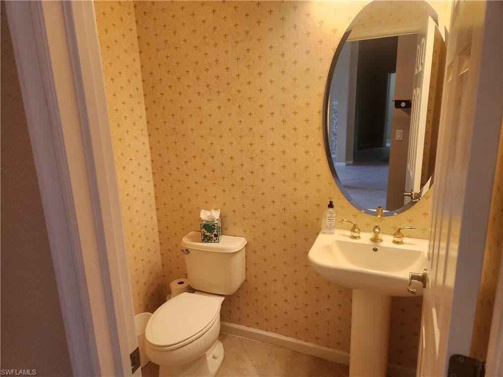 7914 Founders Cir, Naples, FL 34104-6