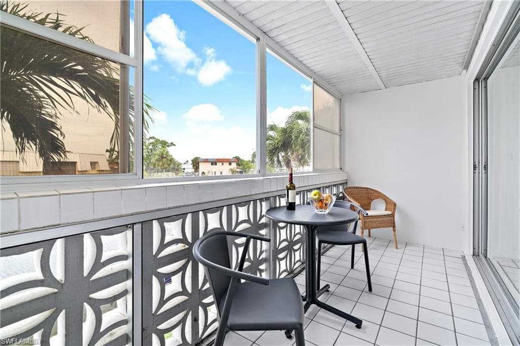708 Victoria Dr 208, Cape Coral, FL 33904-9