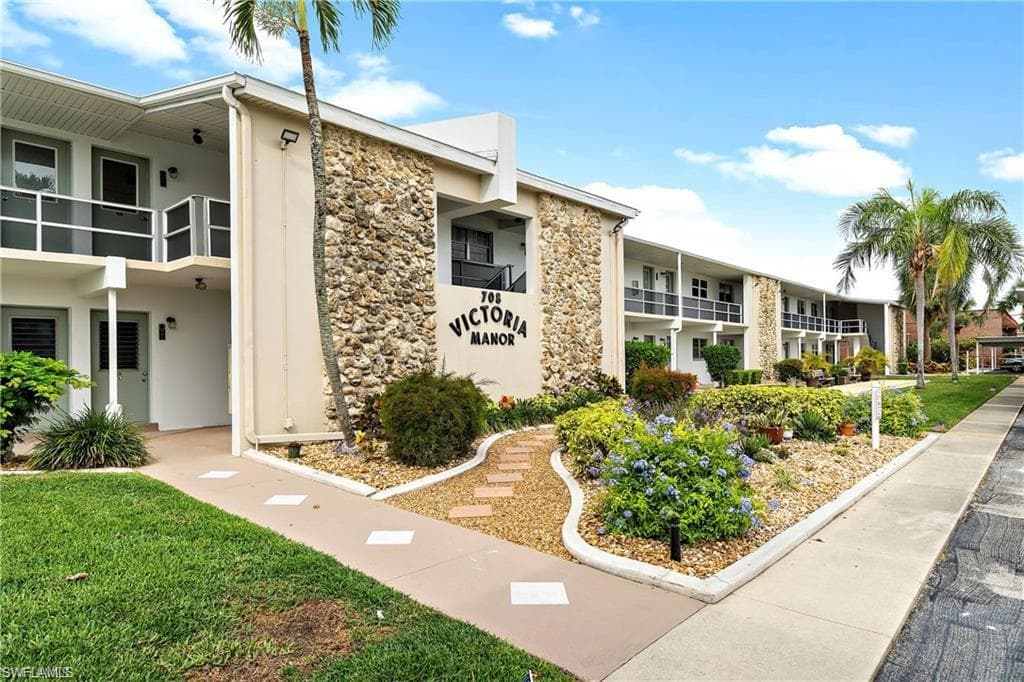 708 Victoria Dr 208, Cape Coral, FL 33904-26