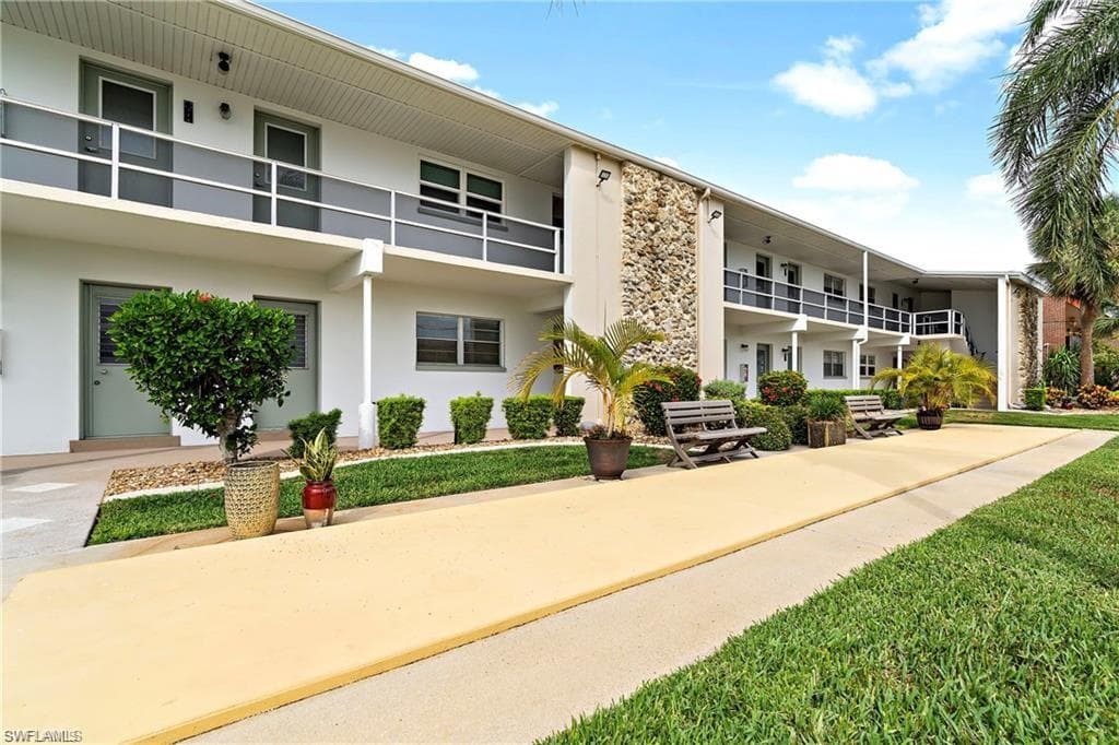 708 Victoria Dr 208, Cape Coral, FL 33904-32