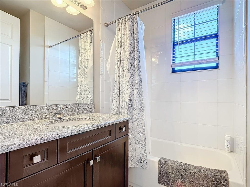 4310 Aurora St, Naples, FL 34119-33