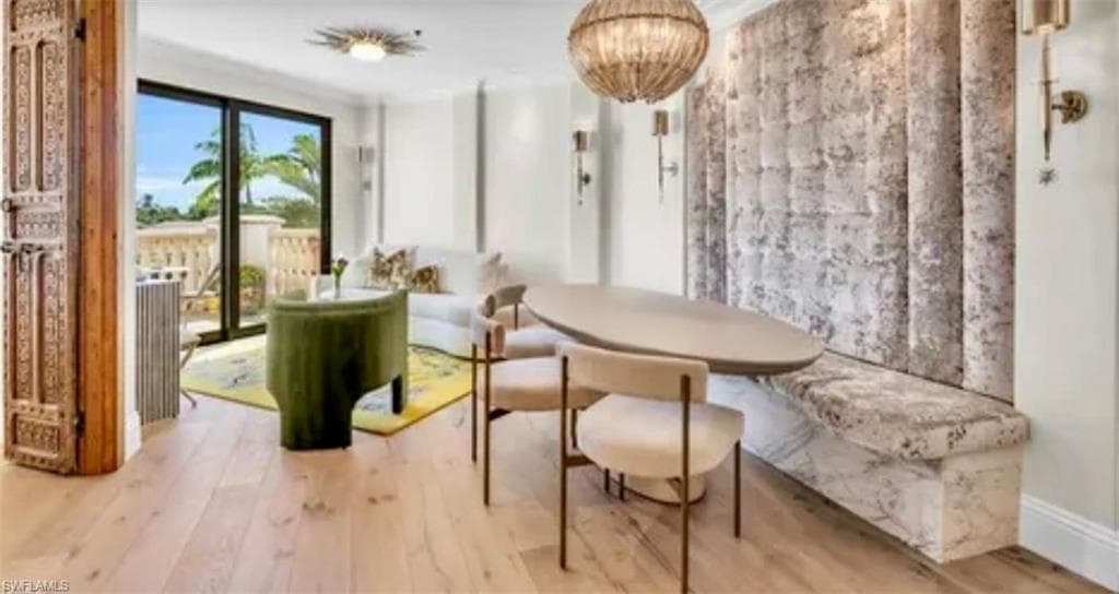 365 5th Ave S 304, Naples, FL 34102-1