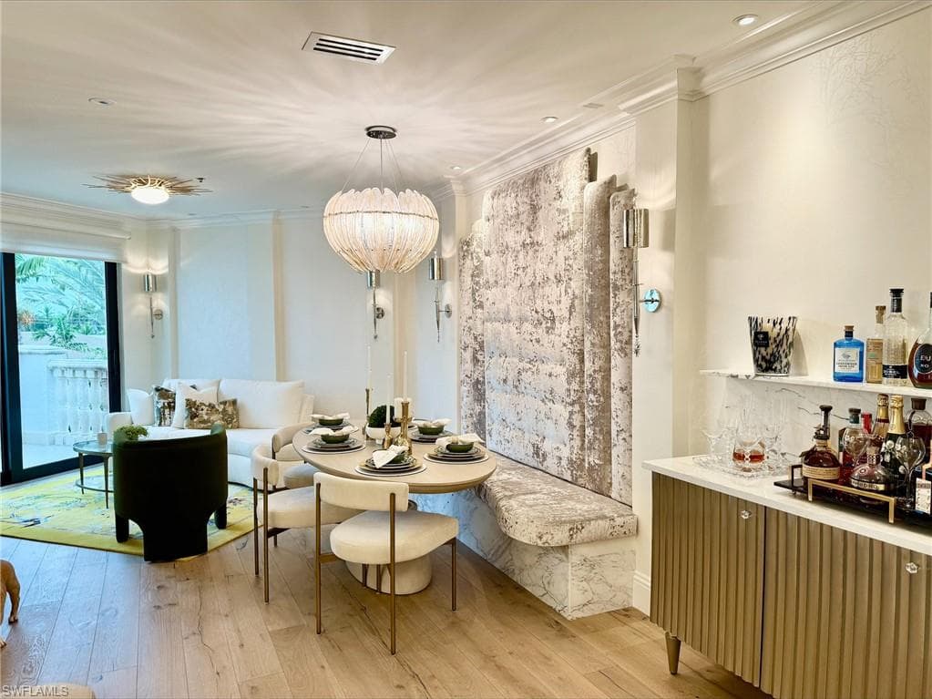 365 5th Ave S 304, Naples, FL 34102-8