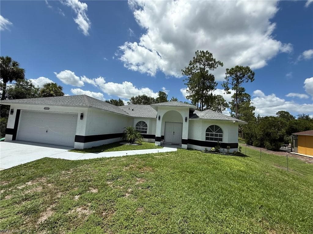 4235 34th Ave SE, Naples, FL 34117-1