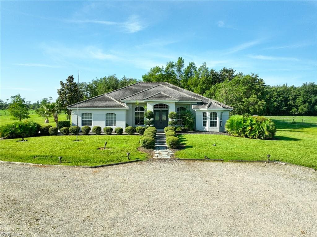 1480 Peach Pl, Naples, FL 34117-1