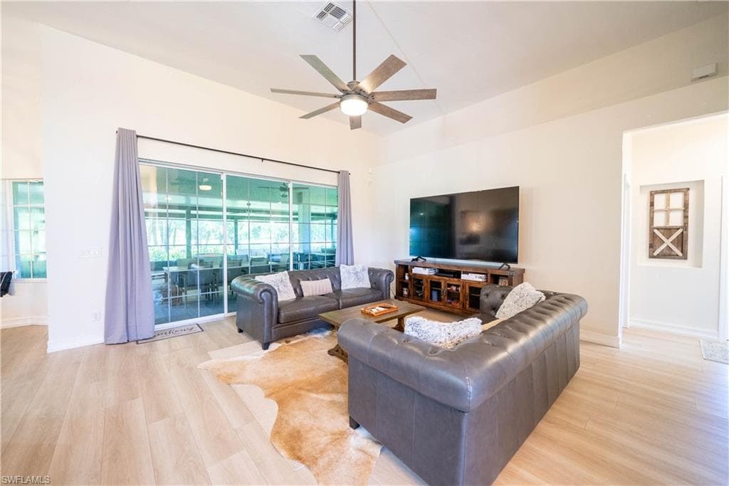 1480 Peach Pl, Naples, FL 34117-3