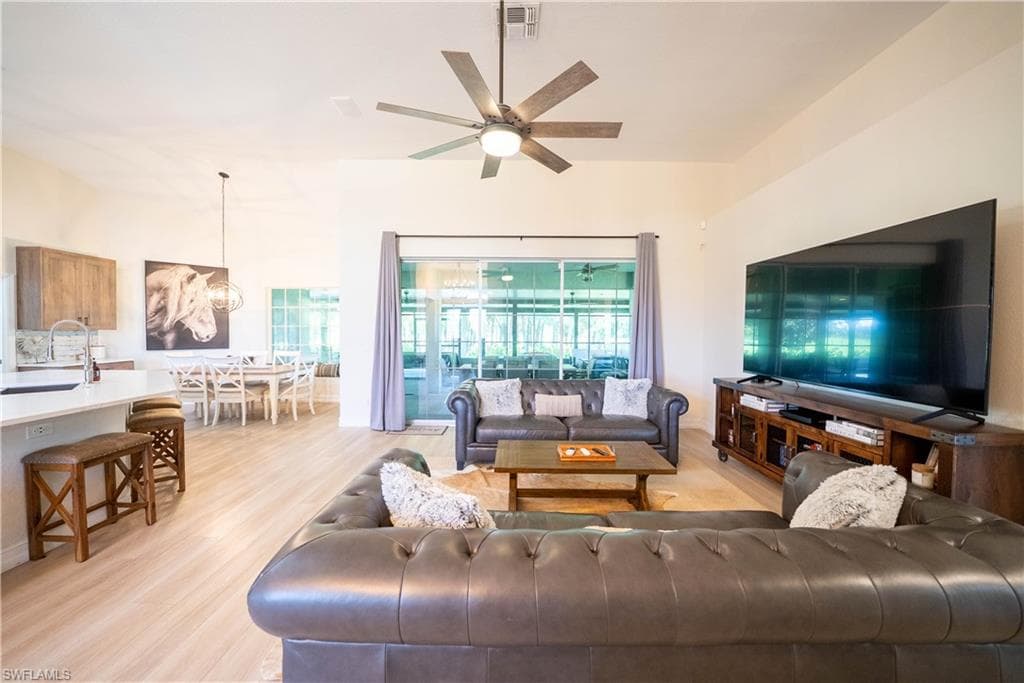 1480 Peach Pl, Naples, FL 34117-4