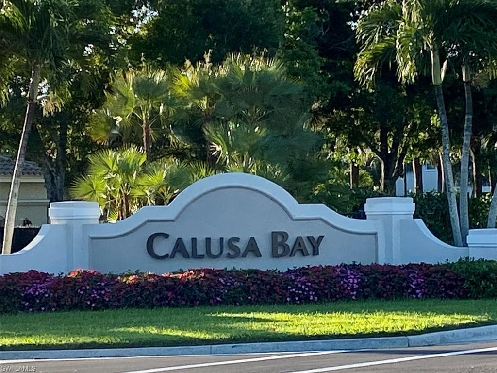 6914 Satinleaf Rd N 102, Naples, FL 34109-2