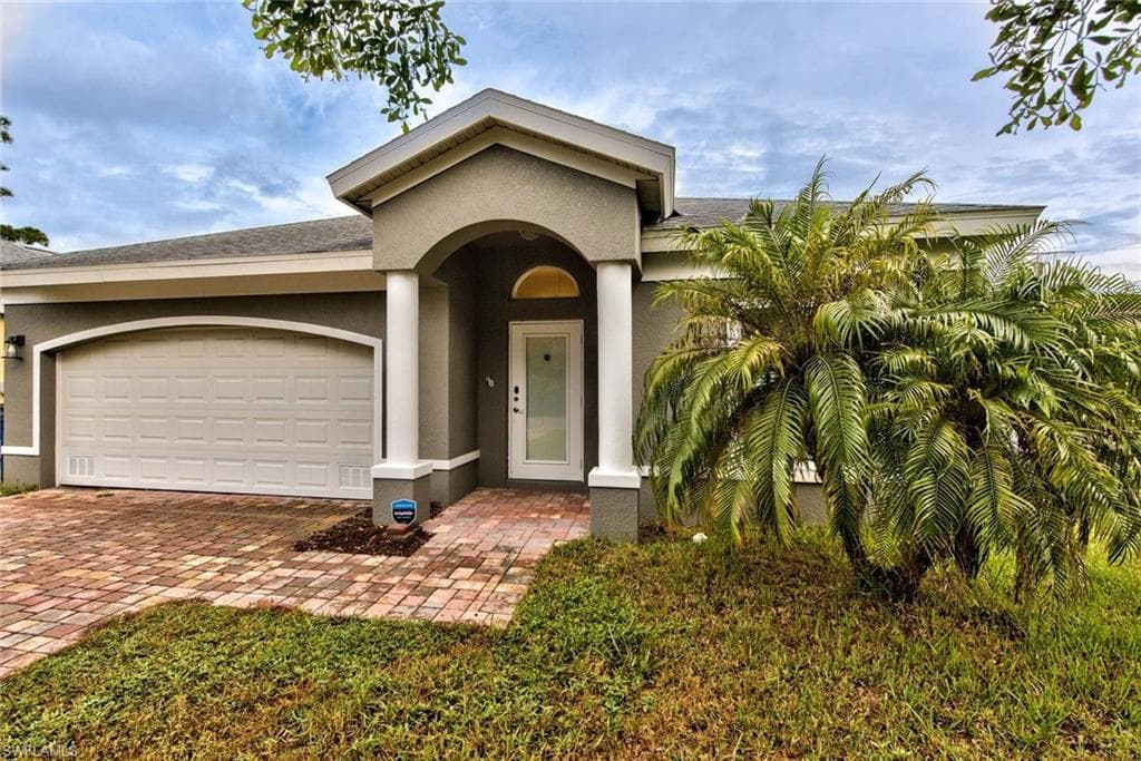 10091 Georgia St, Bonita Springs, FL 34135-1