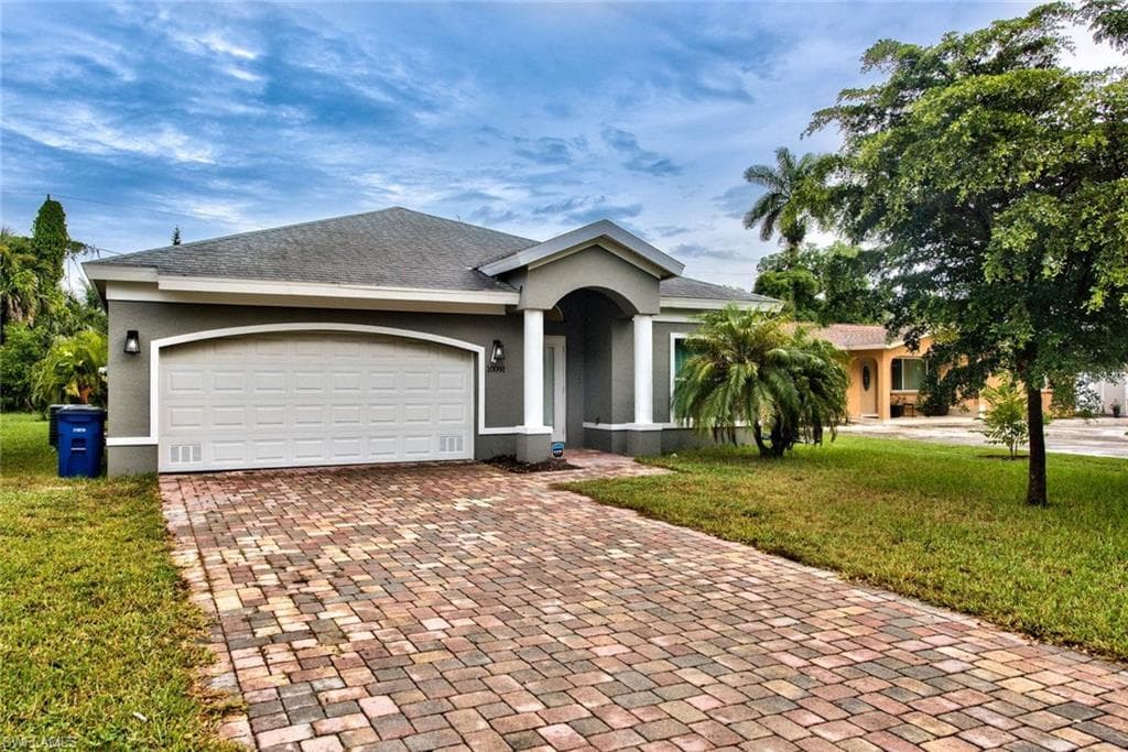 10091 Georgia St, Bonita Springs, FL 34135-3