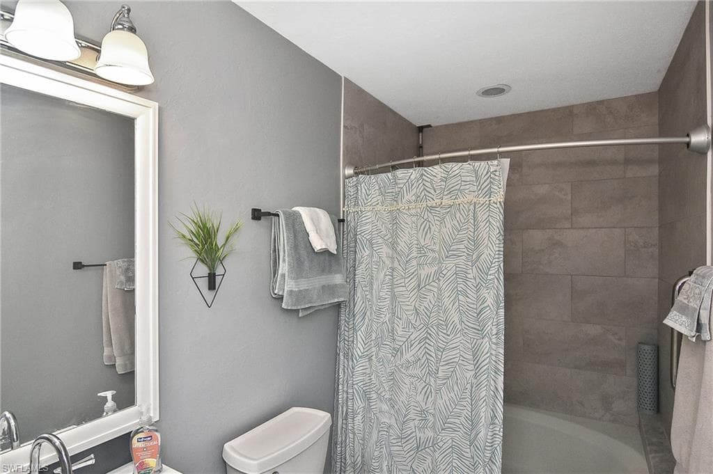 125 27th Ter, Cape Coral, FL 33904-14