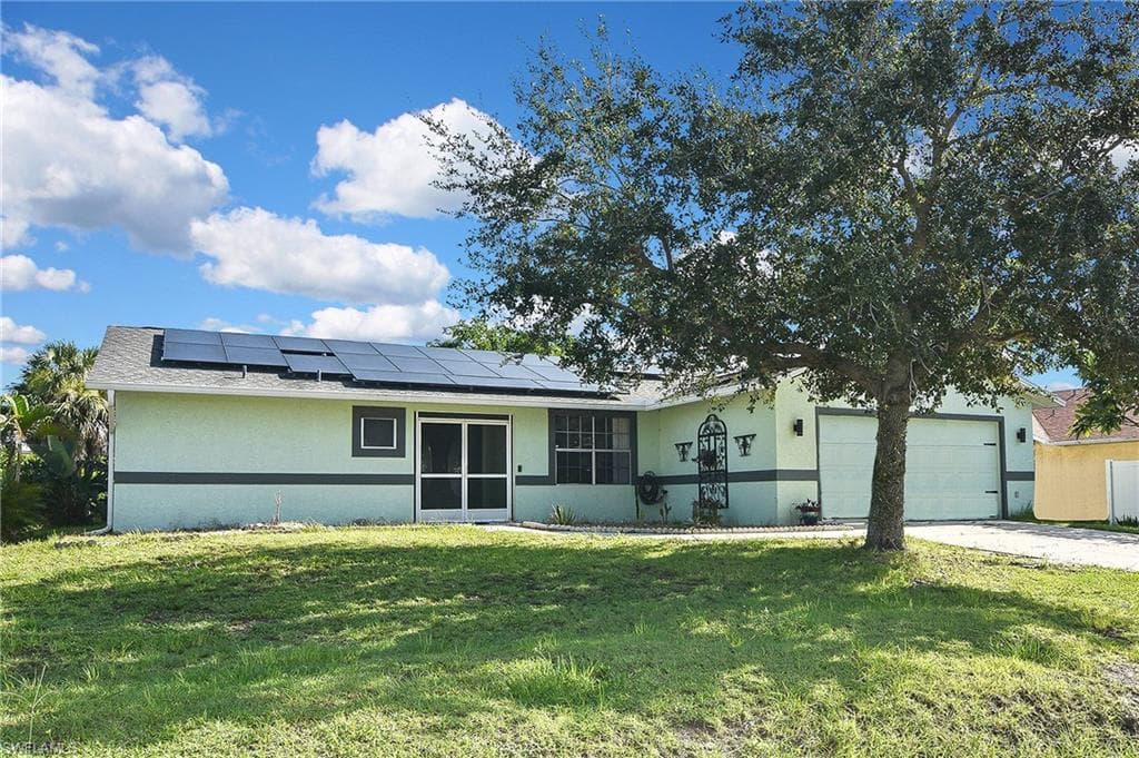 125 27th Ter, Cape Coral, FL 33904-1