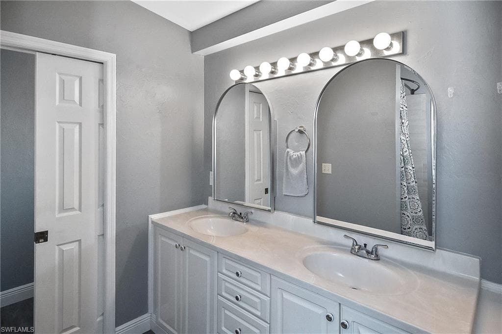 125 27th Ter, Cape Coral, FL 33904-26
