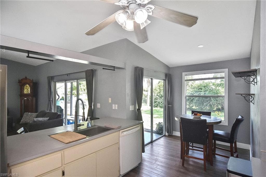 125 27th Ter, Cape Coral, FL 33904-33
