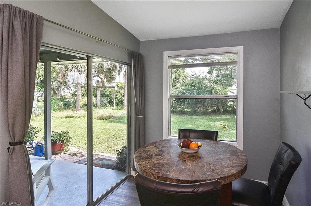 125 27th Ter, Cape Coral, FL 33904-34